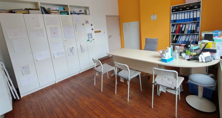 Un cabinet du centre, ouvert sur les échanges